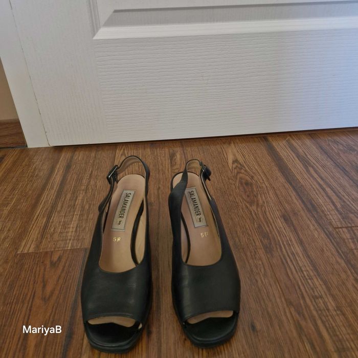 Елегантни сандали на ток Salamander