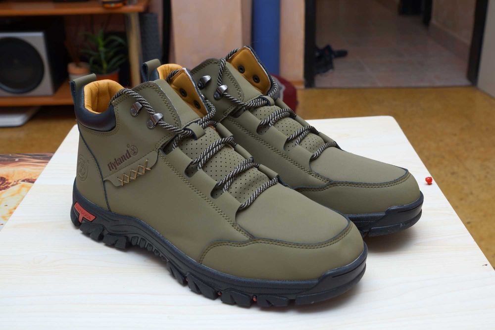 Продавам мъжки боти FLYLAND-кожа