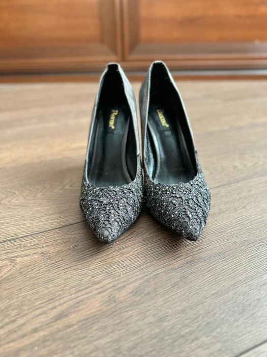 Продам замшевые туфли