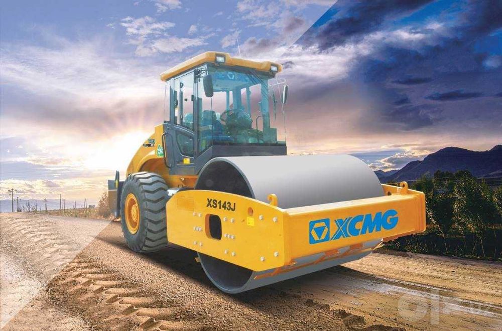 XCMG XS143J  самоходный одновальцовый вибрационный каток грунтовый