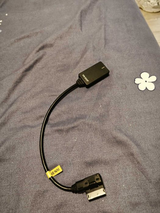 Adaptor AUX Bluetooth pentru auto