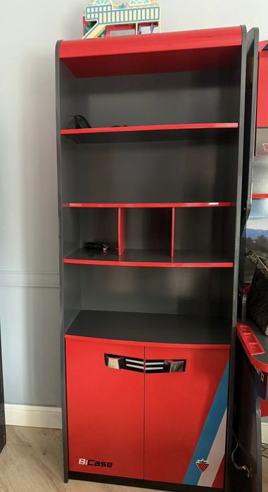 Продам шкаф и компьютерный столик