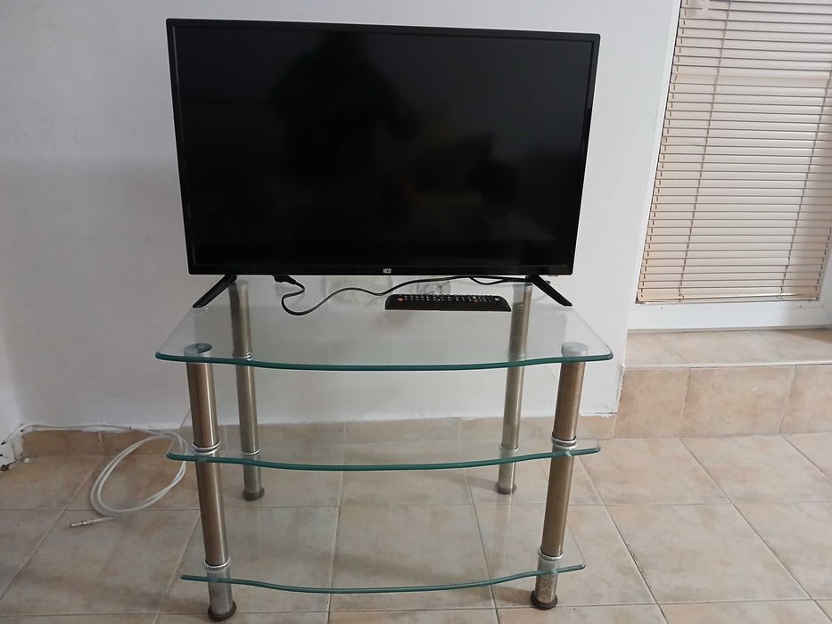 стъклена маса за телевизор 30 евро