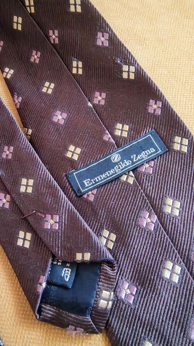 Вратовръзки Ermenegildo Zegna и Valentino