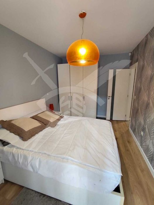 Дава се под наем Тристаен апартамент в Варна, Център - 120 кв.м за 1296.42 € - Снимка #3