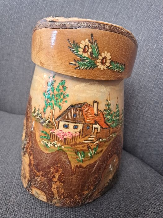 Дървена кана с дръжка