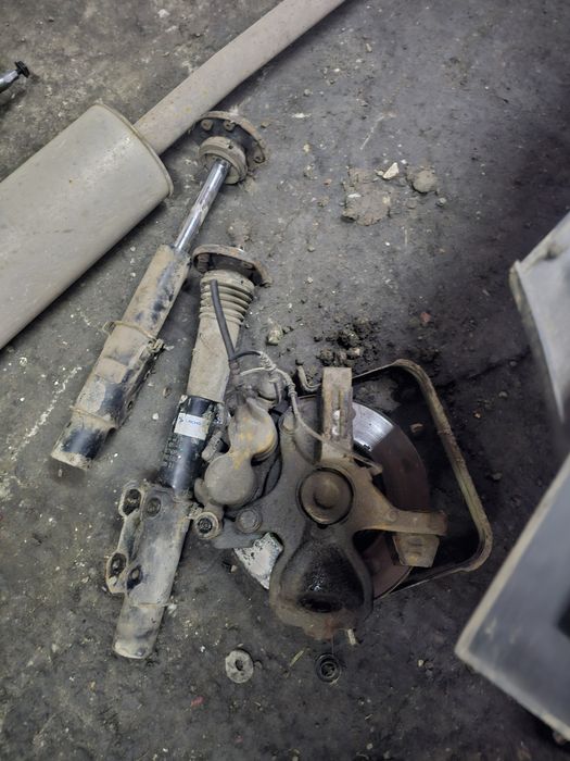 Fuzeta stanga dreapta amortizor Vw crafter 2.5 2008