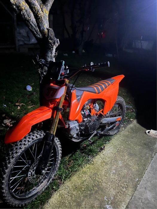 Vand cross ultra  125 cc 4t  da flacari de zici ca e dragon super bun