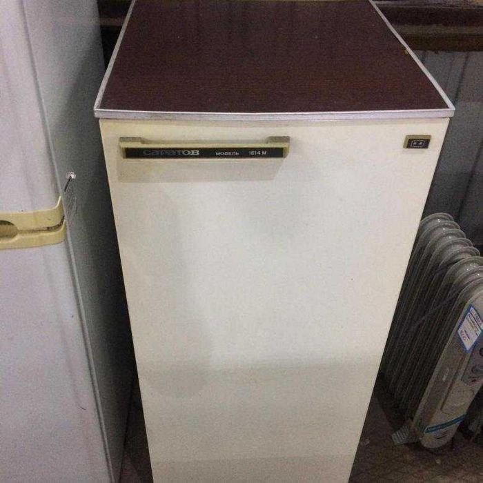 Продам три рабочих  холодильника ..
