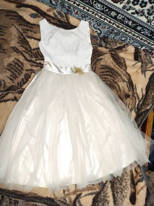 Вечернее праздничное платье на выход .