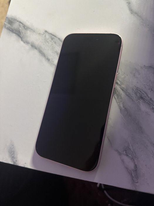 iPhone 15 розовый