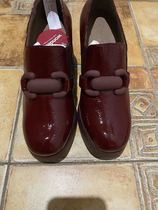 Обувките са нови.Снимала съм по -принцип колко струват в снимките