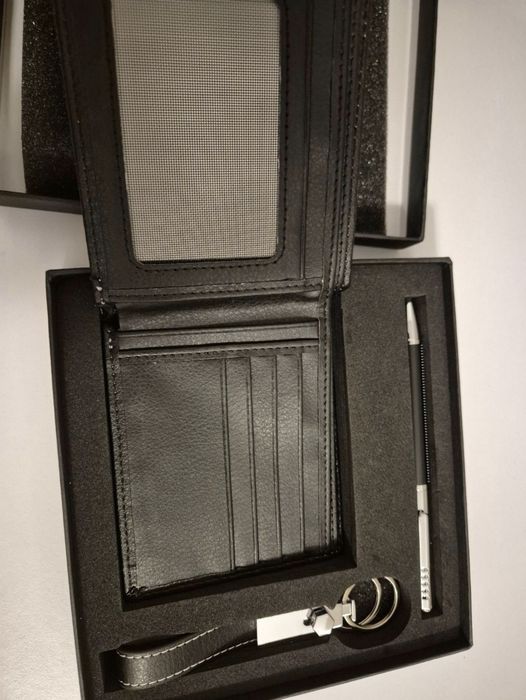 Set cadou: pix+breloc+portofel negru