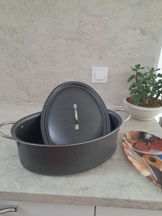 Cratita sarmale ovala 6 litri+razatoare branza ,nuca
Oala teflon inal