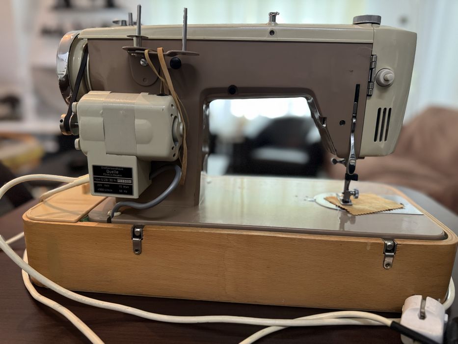 Masina de cusut electrica IDEAL Zick Zack Spezial vintage germană