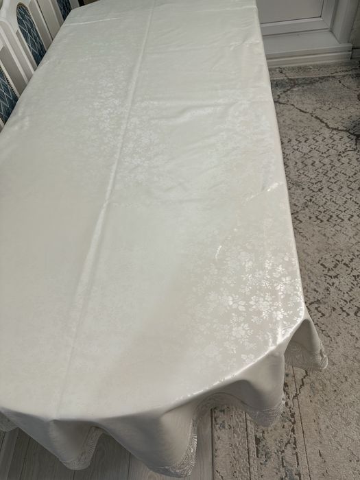 Продам стол для гостинной