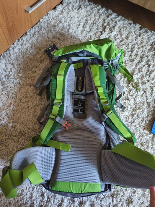 Rucsac nou trekking MOUNTAINTOP 70L verde cu husă de ploaie, unisex, ideal pentru drumeții și camping