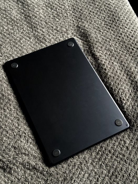 Продам MacBook Air 15" M2 (8/256 ГБ) Midnight