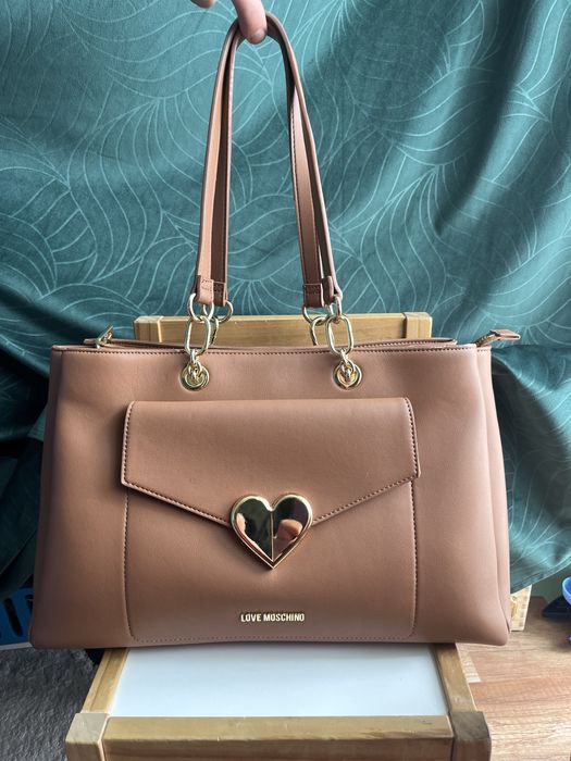 Love Moschino дамска чанта.