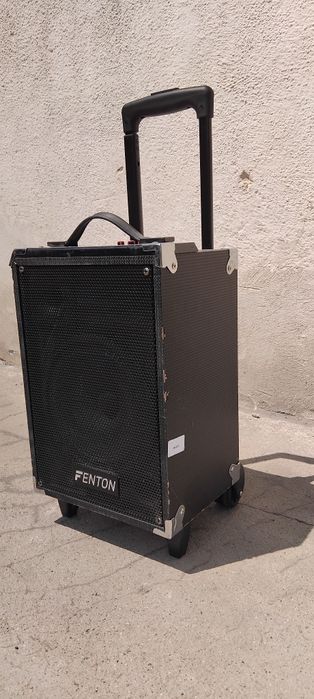 Преносима тонколона Fenton STO50 с вграден акумулатор. 
Захранване от