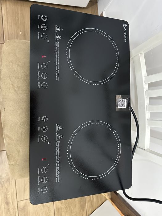 Vând plită cu inducție dublă AMZCHEF, putere totală 3500W, nouă