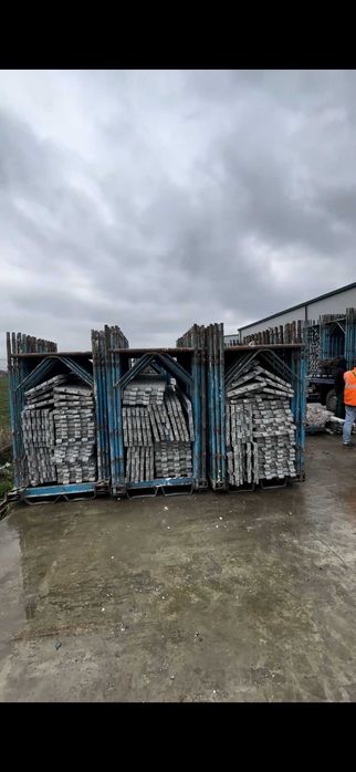 Inchiriez schela metalica / Transport moloz