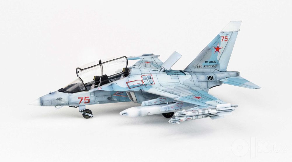 Сборная модель - Учебно Боевой самолет ЯК-130 Масштаб 1:72 ZVEZDA