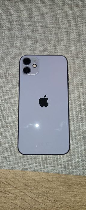 iPhone 11 128gb battery health 79%