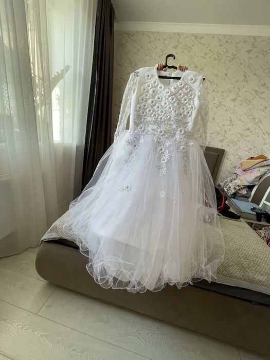 Продам платье для девочки