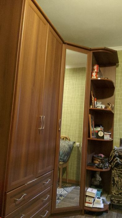 Угловой шкаф. ..