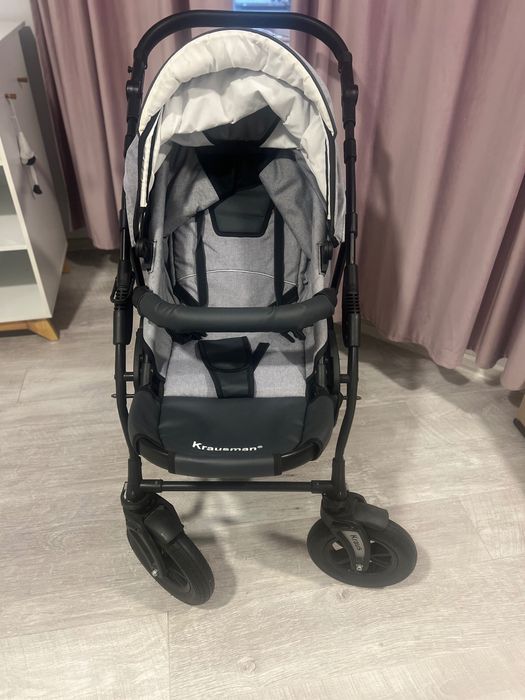 Vând cărucior + landou, masă de înfășat, pompă sân (cadou balansoar)