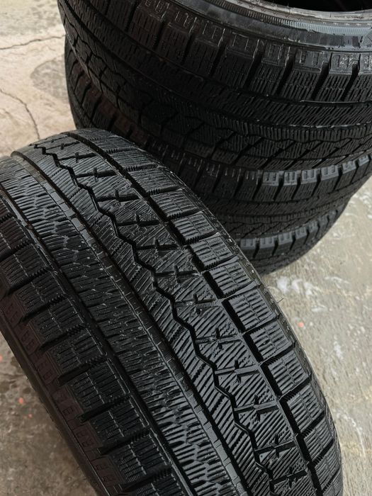Продам шину Сайлун липучка комплект