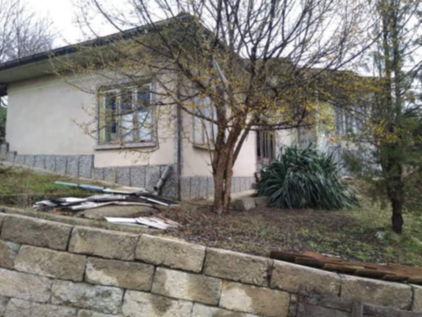 Продавам тухлена къща в град Алфатар област Силистра.