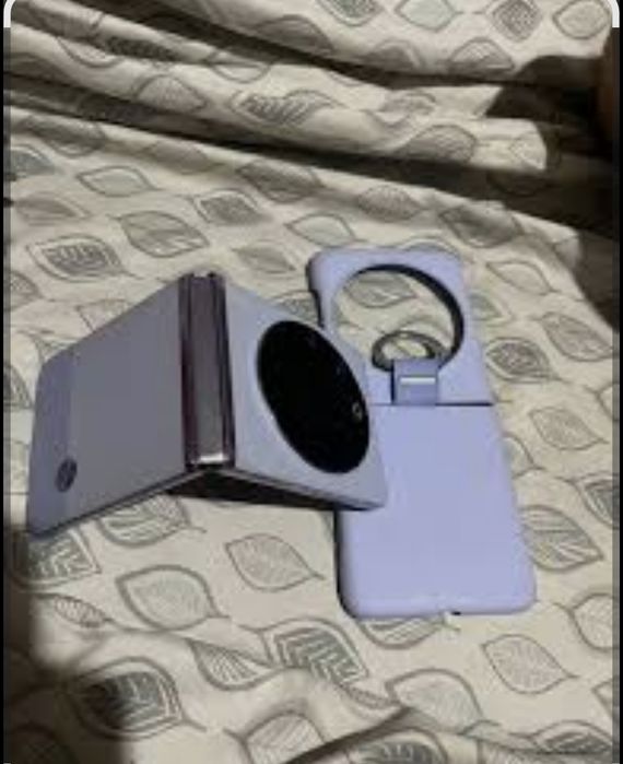 Phantom Текно флип 5G