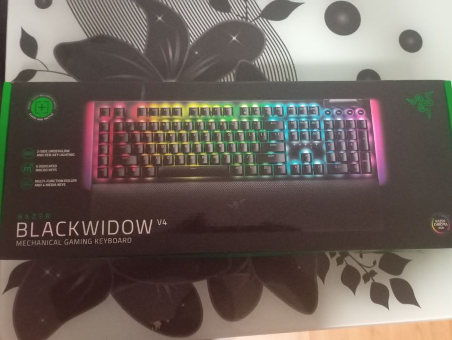 Razer blackwidow v4 (nou sigilat)