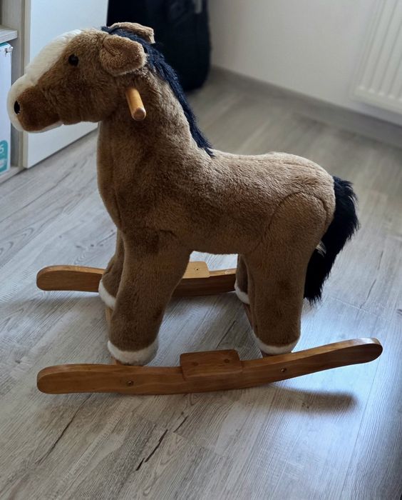 Căluț balansoar, cu sunete