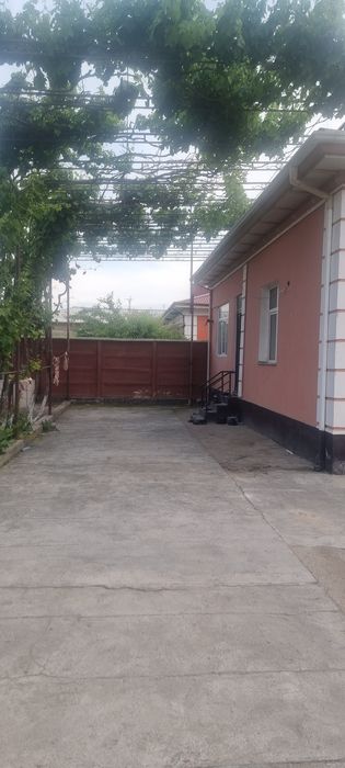 Зудликда Поп тумани Поп МФЙ худудида қурилган коттежлар сотилади