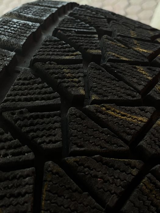 Зимние шины 275/55/20