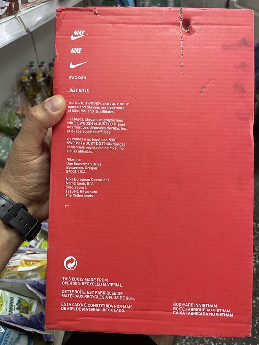 Маратонки NIKE…………………