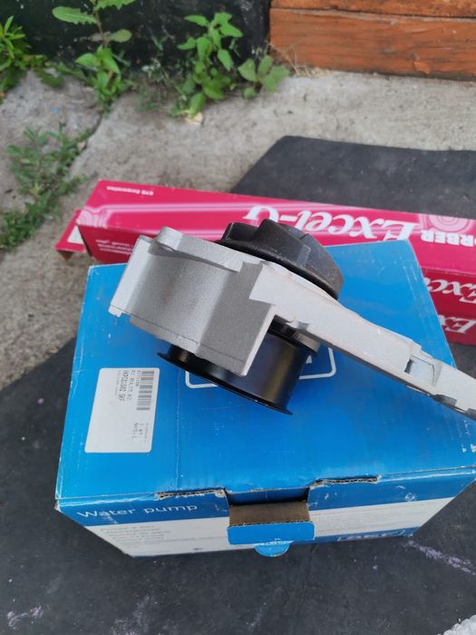 Продам помпу на Ауди А6с5 новая