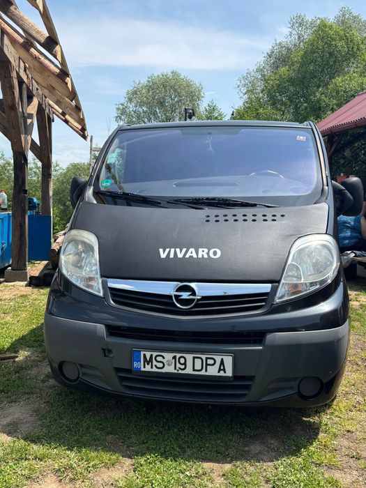 de vinzare opel vivaro 2.5