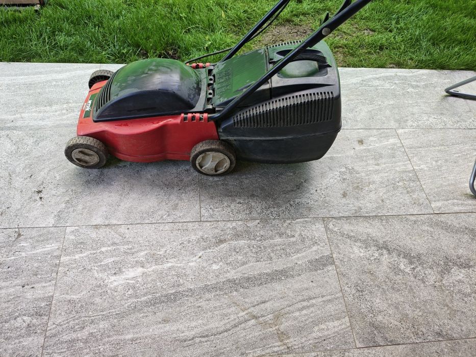 Mașină de tuns iarba MDS 3210E