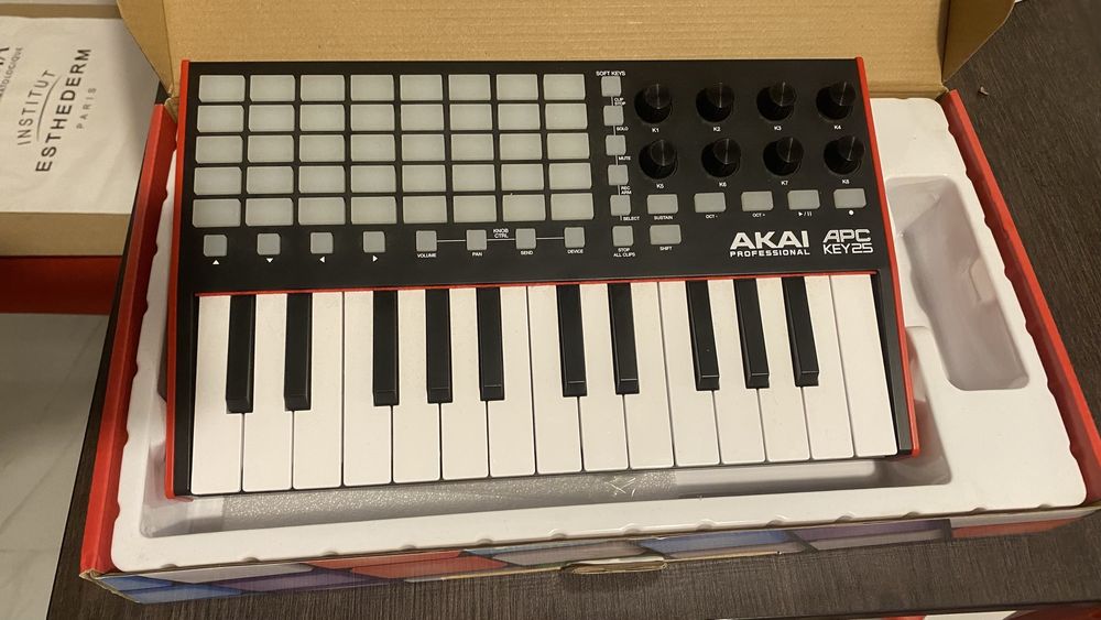 MIDI-клавиатура Akai APC KEY 25 MK2