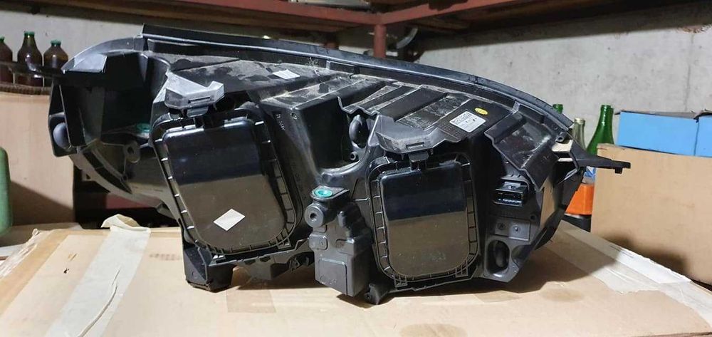 Продавам оригинален матричен LED фар за Opel Astra K.