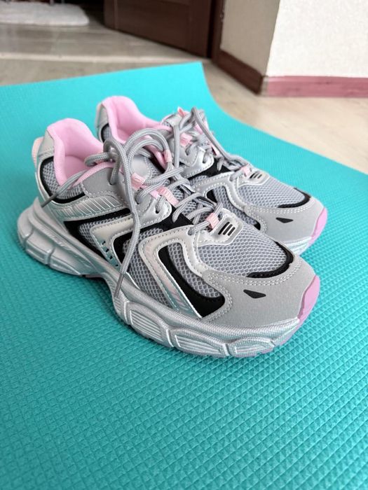 Продам кросовки