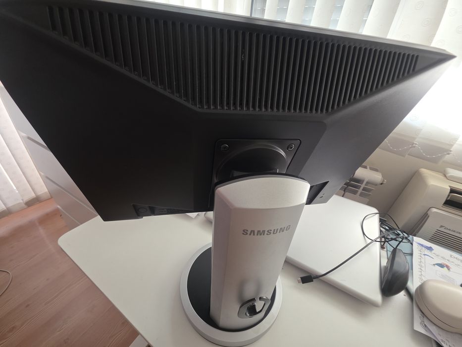 Монитор Samsung SyncMaster 940BW – 19" (16:10) / Добро състояние
