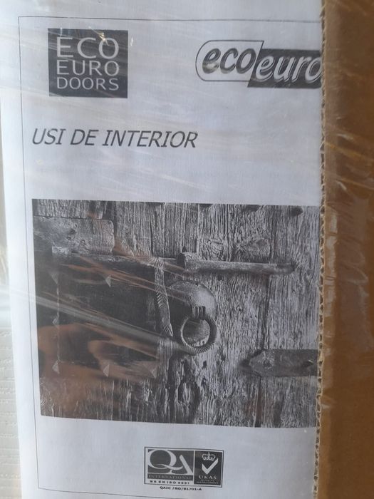 Vând 2 uși de interior  albe