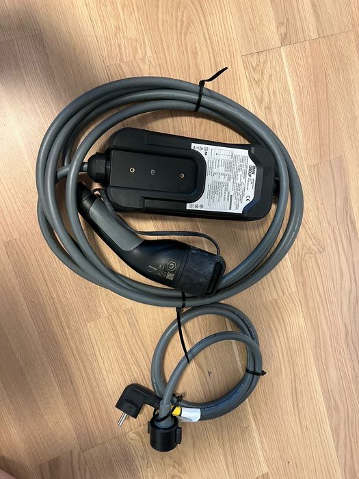 Оригиналното зарядно устройство BMW Flexible Fast Charger (Mode 2).