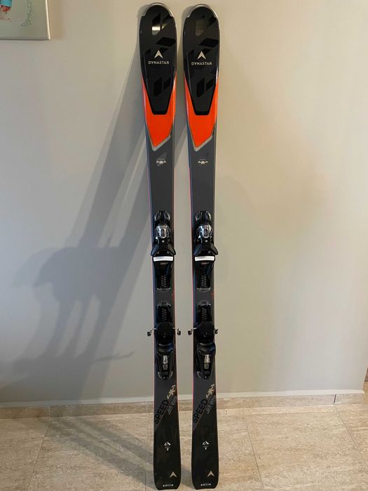 Чисто НОВ ски комплект