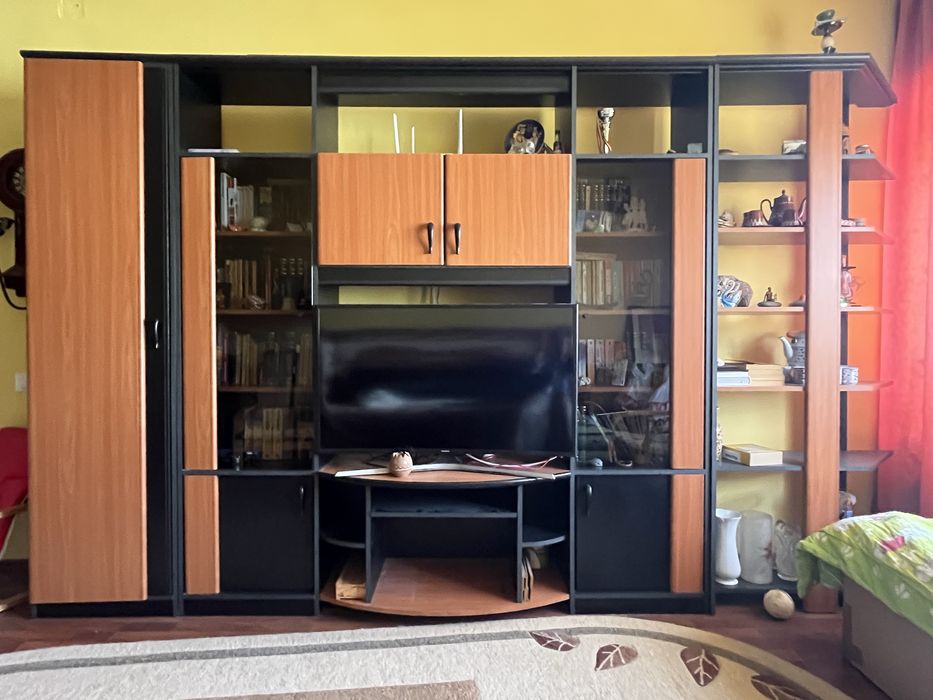 Bibliotecă pentru living